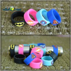 22 мм Superman Vape Band - широкое декоративное силиконовое колечко, препятствующее скольжению эл. сигареты. Бэтмен.
