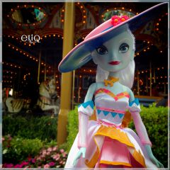 Большая кукла Disney Parks Carrie Attractionistas Кэрри Дисней оригинал