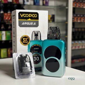 VooPoo Argus A Azure Blue в руці - зручний хват та компактні розміри