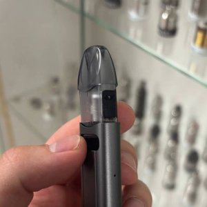 Картридж Uwell Caliburn A3S 1.0 Ом збоку, демонструє систему бокового заповнення