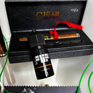 Набір компонентів FLIP Tobacco Salt 30ml для POD-систем від Liquid Lab поруч електрона сигара  на полках магазину Vape Shop ELIQ