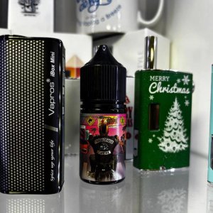 Набір Troublemaker Florida Liquid Lab 30мл - чай з лимоном і льодом поруч з боксмодом і Джойтеком