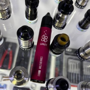 LUCKY Wild Berries від Liquid Lab - набір для самозамесу зі смаком диких лісових ягід на полиці вейп шопу Елік з атомайзерами