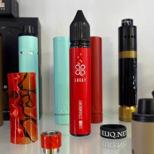 Флакон 30мл з концентратом Strawberry та потужний сольовий нікобустер 65мг Liquid Lab в наявності в Eliq