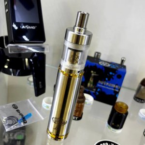 Orchid 26650 - Обслуговуваний Атомайзер MTL RTA Орхідея фото на фоні інших атомайзерів в сборі с мехмодом три оф лайф