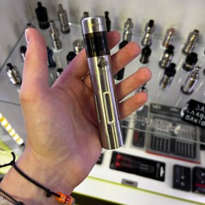 KangerTech K-Simar в руці - компактність та ергономіка, реальна демонстрація ELIQ