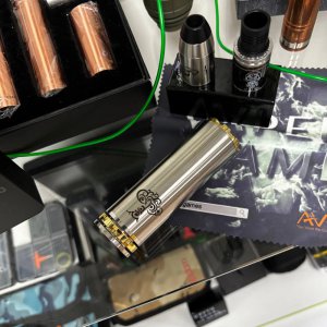Художній ракурс Mechanical Mod Tree of Life - стильна фотографія мехмода під кутом