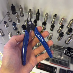 Компактний розмір VPDAM Cutter Pliers зручний для зберігання - фото в руці в магазині ELIQ