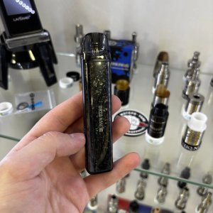 LOST VAPE Ursa Nano 3 у кольорі Glacial Black - вид спереду з RGB підсвічуванням реальне фото