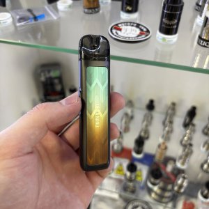 Унікальний колір Wave Cyan Lost Vape Ursa Nano - елегантна під-система з батареєю 800mAh фото в руці
