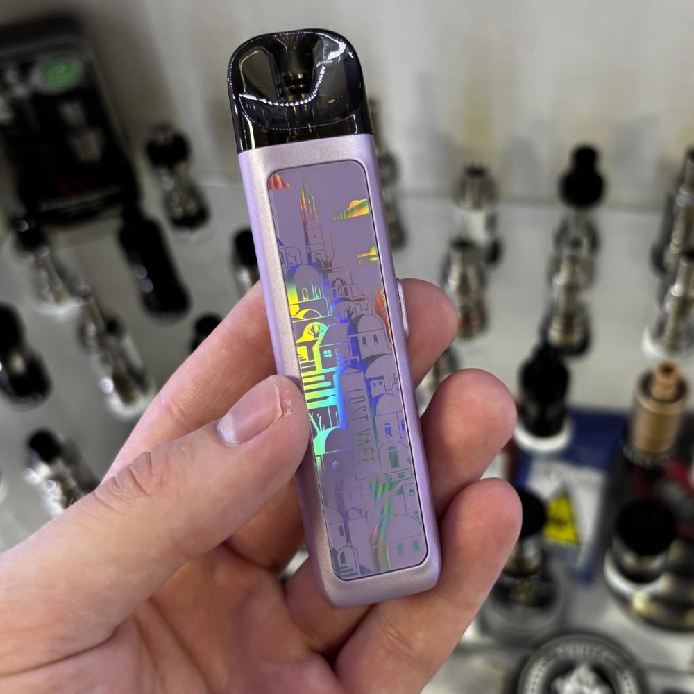 Lost Vape Ursa Nano Pod Kit Phantom City у руці – масштаб та дизайн