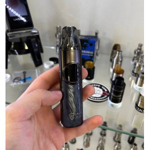 OXVA NeXLIM Pod Kit 1500 мАч — Под-система середніх розмірів з кольоровим дисплеєм реальне фото в руці від ELIQ