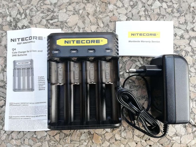 Комплектация зарядного устройства Nitecore Q4 Элик